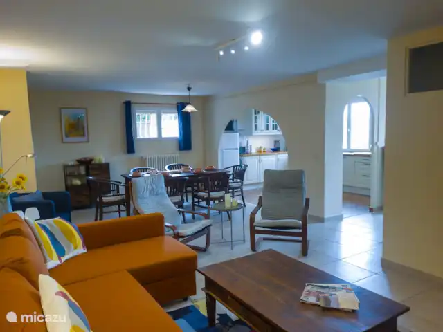 Sur Place | France, Var, Carcès - villa coin salon dans l’appartement avec possibilité d’utiliser un canapé-lit (140x200).