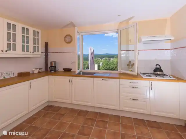 Sur Place | France, Var, Carcès - villa Cuisine appartement