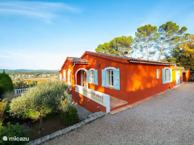 Sur Place | France, Var, Carcès - villa Vue sur le village