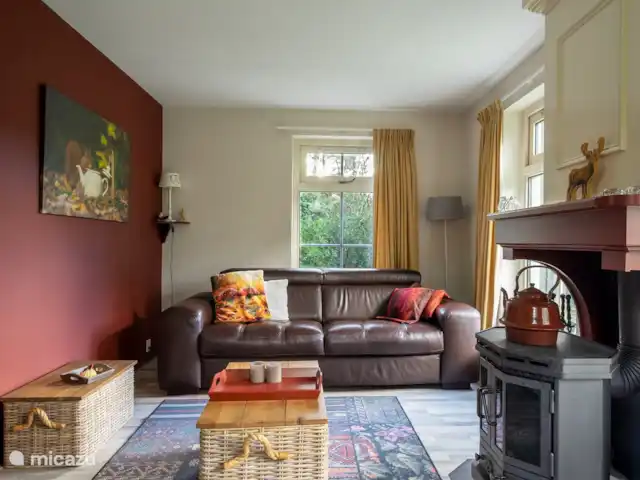 Lieu idyllique | Pays-Bas, Drenthe, Diever - maison de vacances Chambre à l’étage avec poêle à bois et coins salon