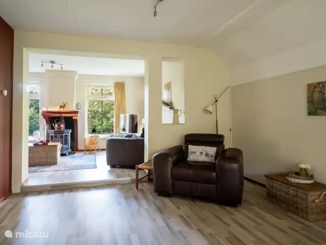 Lieu idyllique | Pays-Bas, Drenthe, Diever - maison de vacances Salon spacieux et vue sur la chambre à l’étage