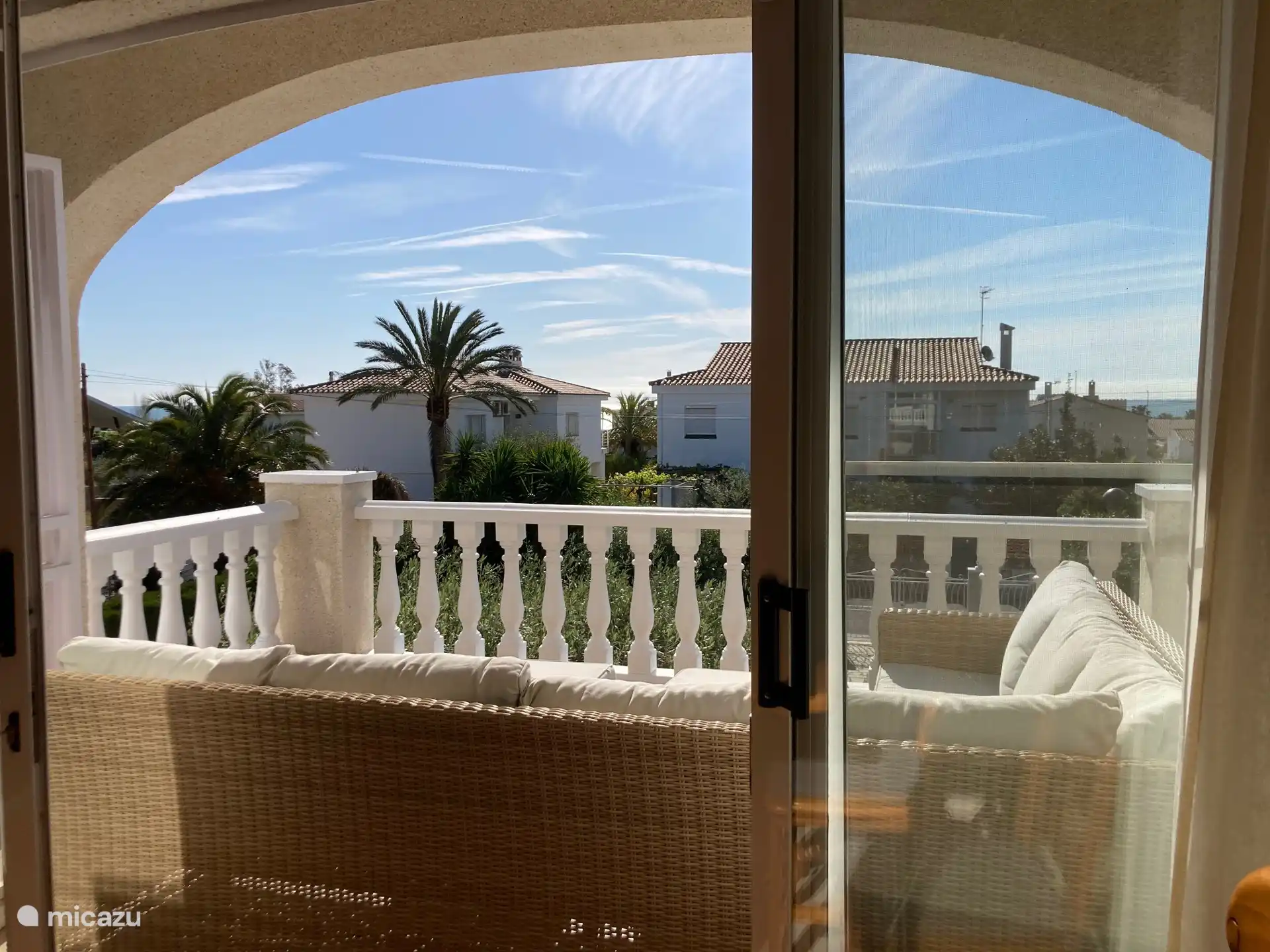 Beautiful views from the conservatory and balcony/terrace. The sunrise, the setting sun, the starry sky... wonderful!  