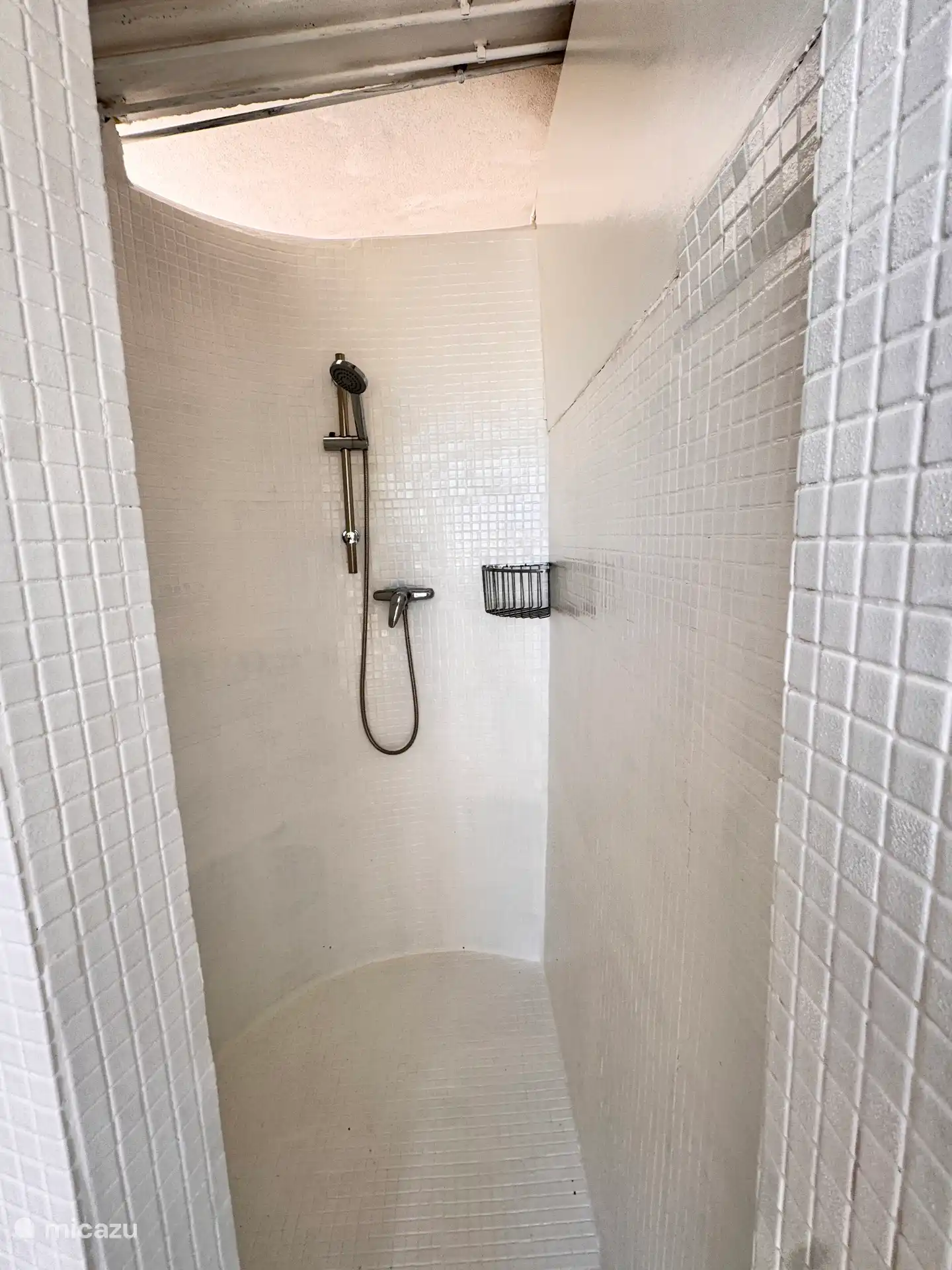 Außenbad mit Dusche und WC