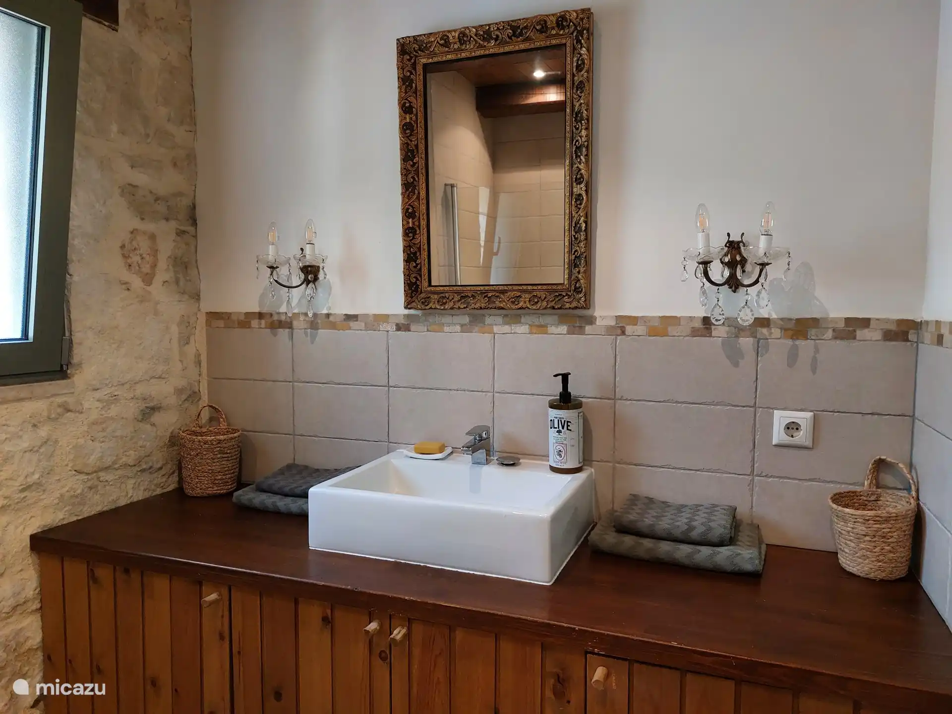 Badezimmer mit Waschbecken