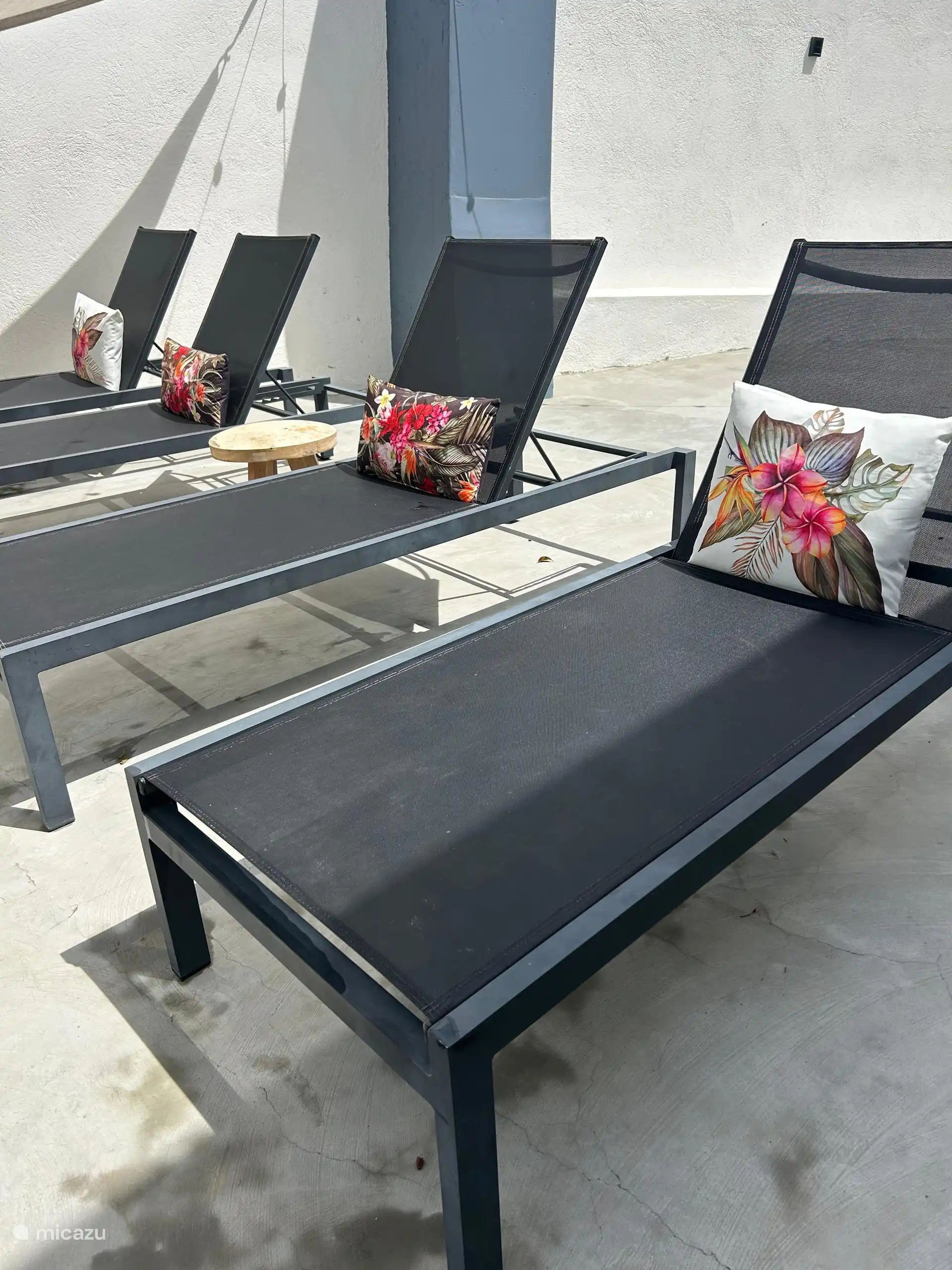 Ligstoelen voor u prive zwembad