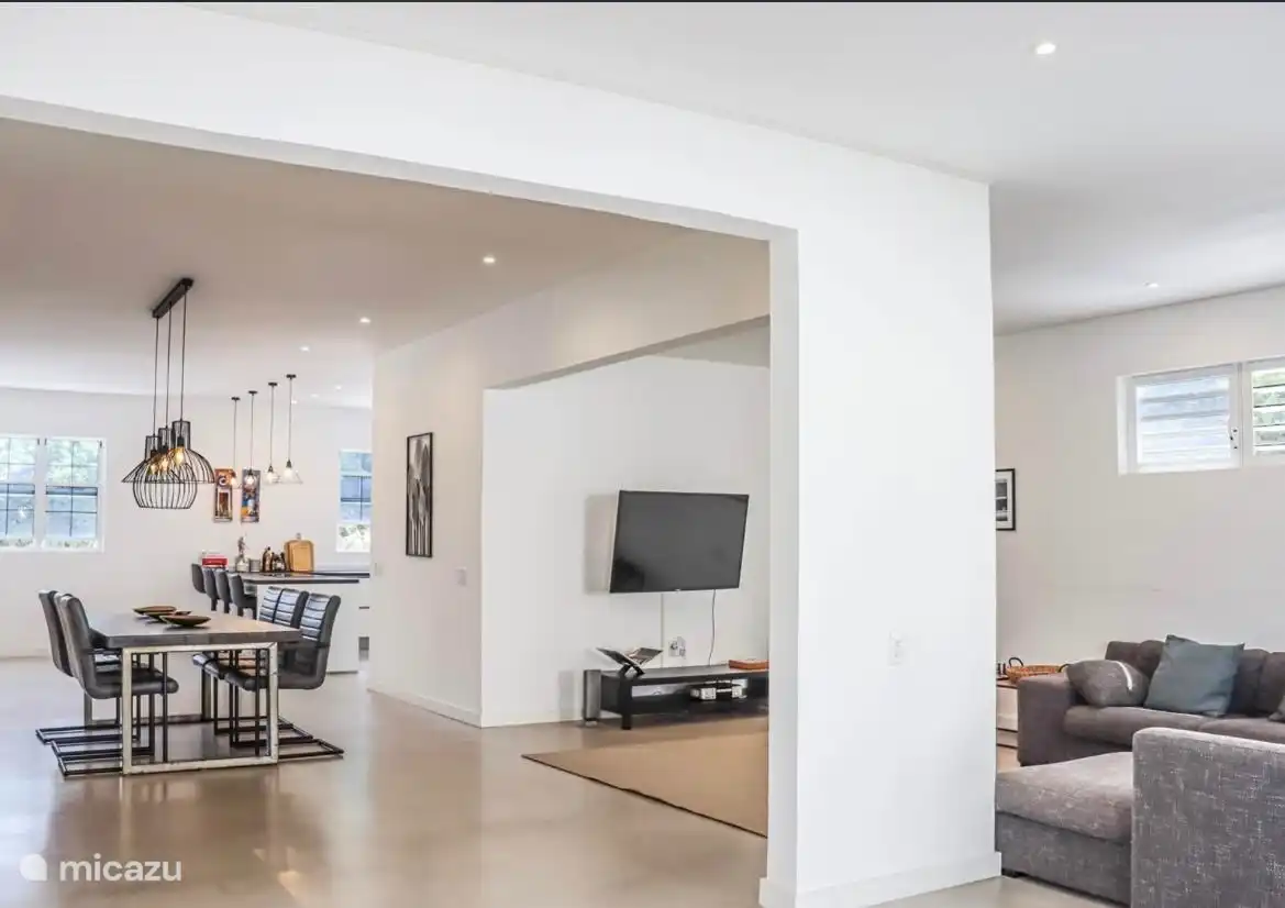 leef woonkamer met grote smart tv