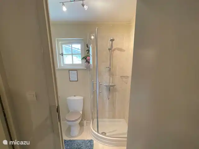 Le Nourrissat  | France, Lot-et-Garonne, Savignac-de-Duras - maison de vacances Salle de bain avec douche, lavabo et WC