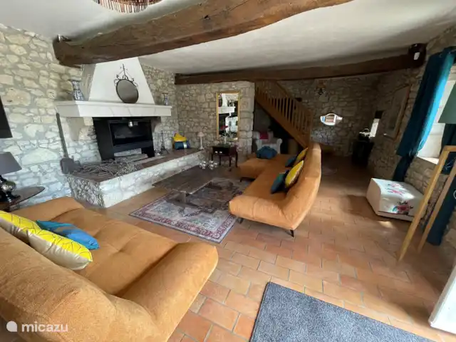 Le Nourrissat  | France, Lot-et-Garonne, Savignac-de-Duras - maison de vacances Le salon est équipé d’un nouveau mobilier contemporain et confortable. Avec un poêle à bois confortable, il est également merveilleux de rester en automne et en hiver