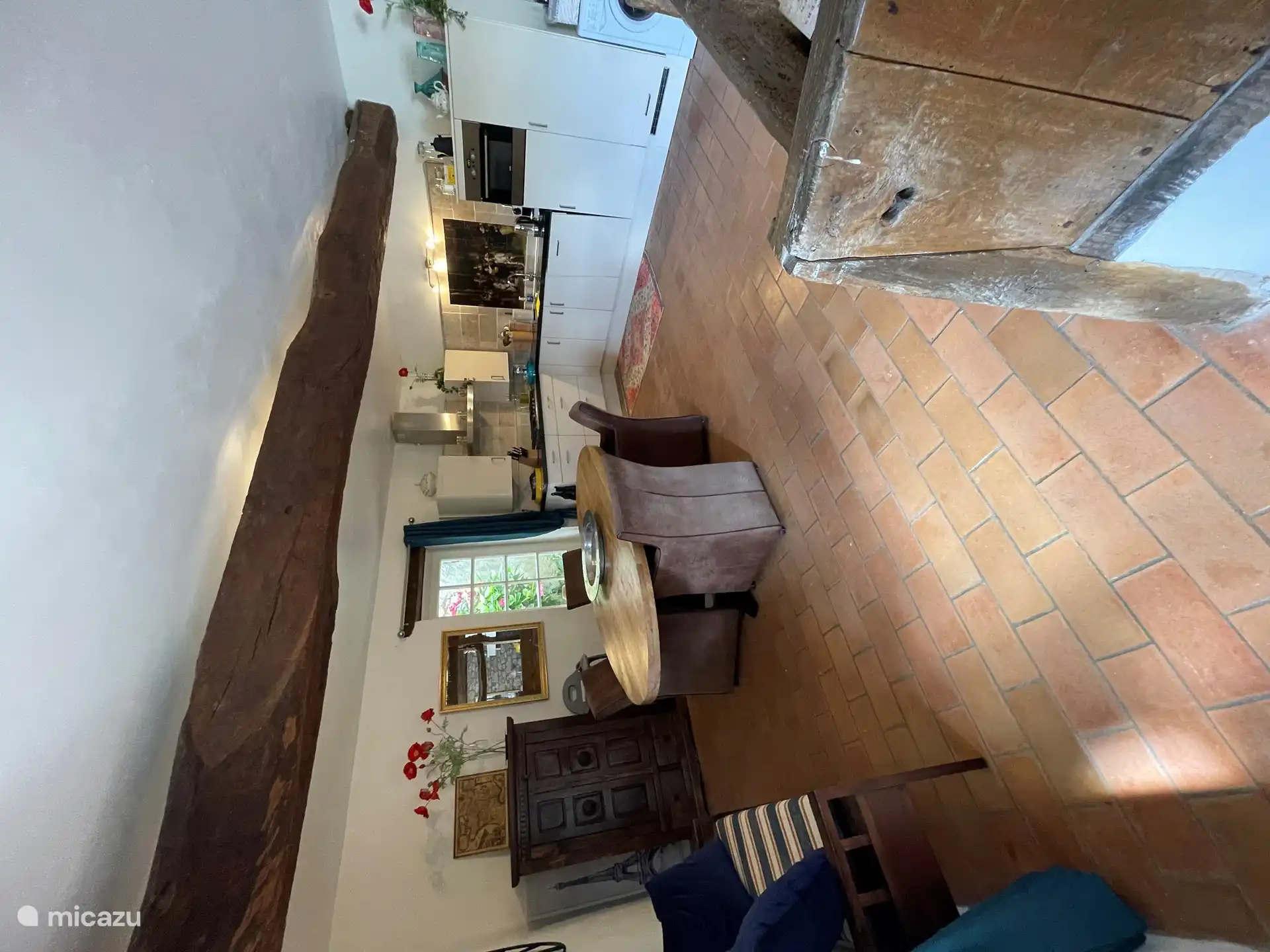 Cómoda cocina con todas las necesidades imaginables. Por supuesto, hay un lavavajillas y una lavadora disponibles 