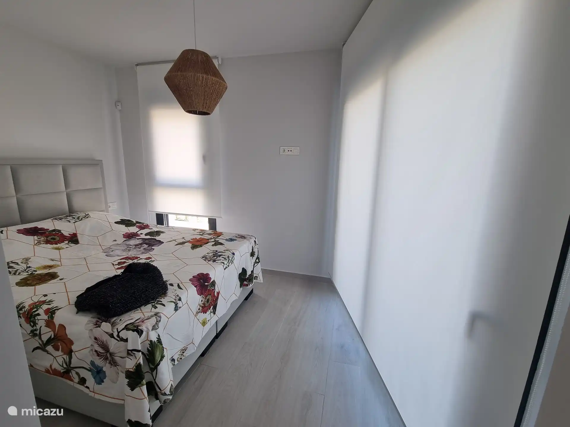 Schlafzimmer 1 - Blick auf den Pool