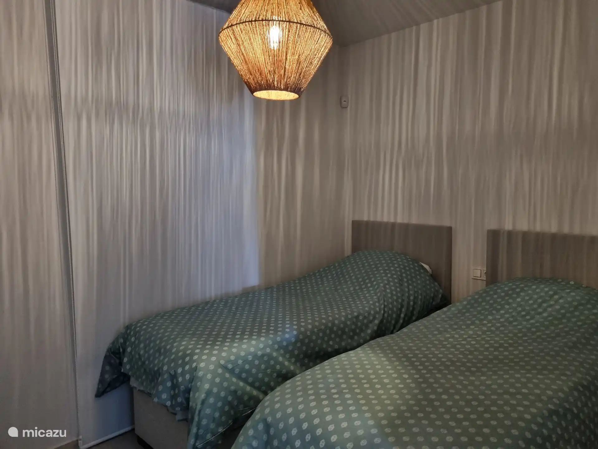 Schlafzimmer 2 mit zwei Einzelbetten (kann auch zu einem Doppelbett umfunktioniert werden)