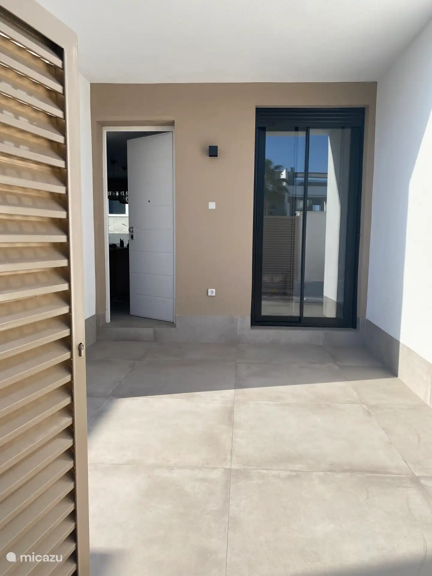 Entrée avec portail électrique