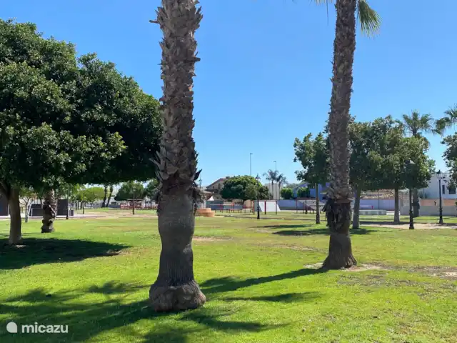 Casa Cielo Rosa | Espagne, Murcia, San Pedro del Pinatar - appartement À côté de l’appartement, il y a un parc avec des équipements de jeux / sports