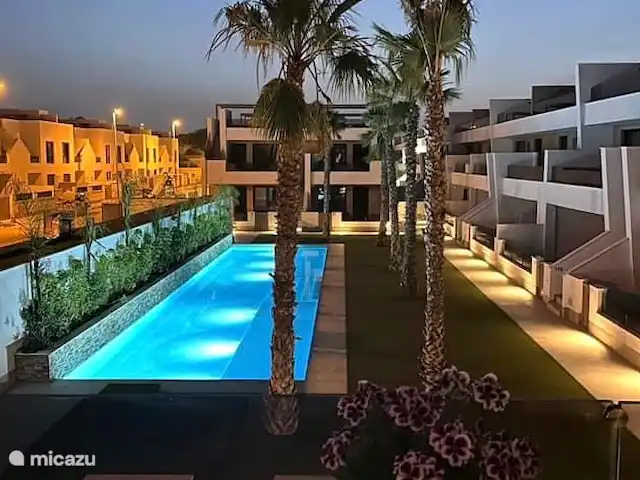 Casa Cielo Rosa | Espagne, Murcia, San Pedro del Pinatar - appartement Il est très agréable de séjourner sur la terrasse spacieuse ou au bord de la piscine
