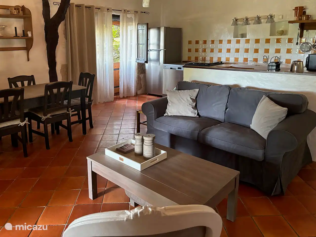 Zithoek met TV en chrome cast