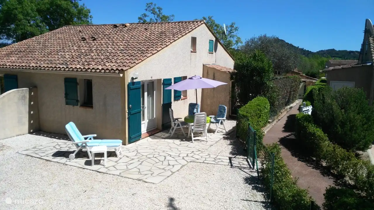 Viaje a la ciudad, Francia, Var, Vidauban, casa paredada Le Clos des Vignes