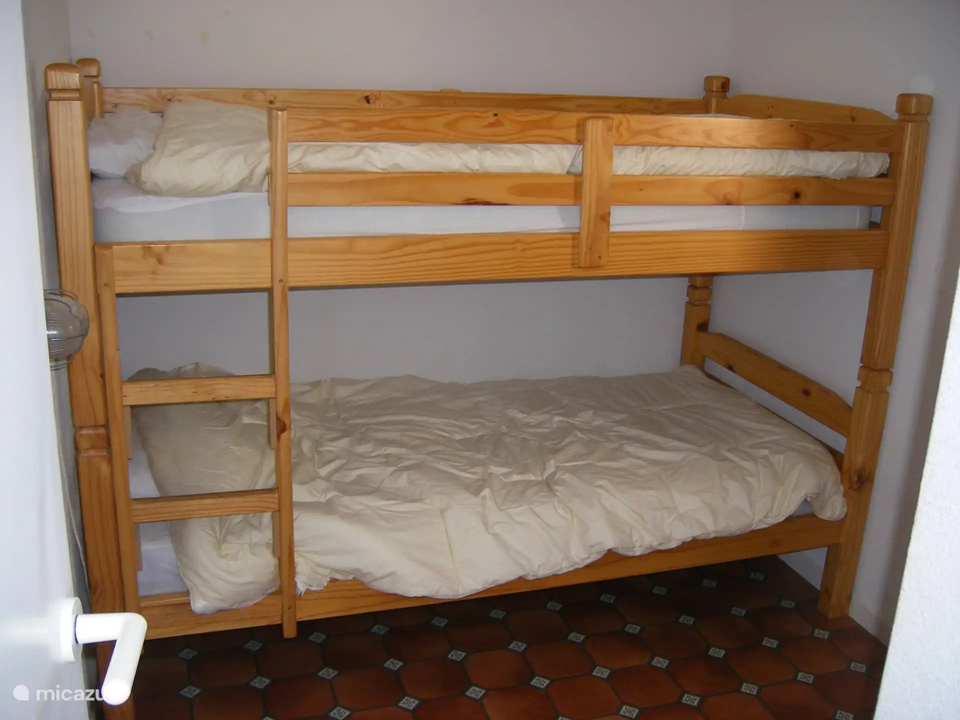 litera, dormitorio en la planta baja