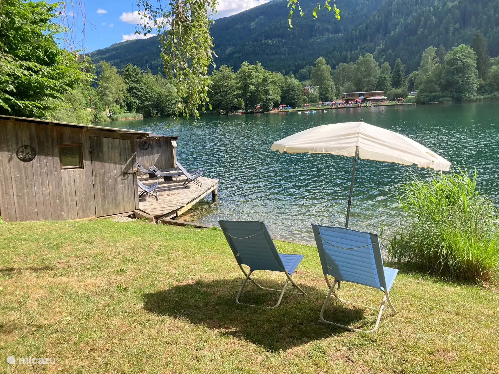 Privatstrand für unsere Gäste, kostenlose Nutzung von SUPs und Stühlen.