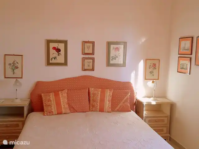 Villa Alcione a 350 mt de la playa en Italia, Toscana, Forte Dei Marmi - villa Rosa Dormitorio doble con terraza y aire acondicionado