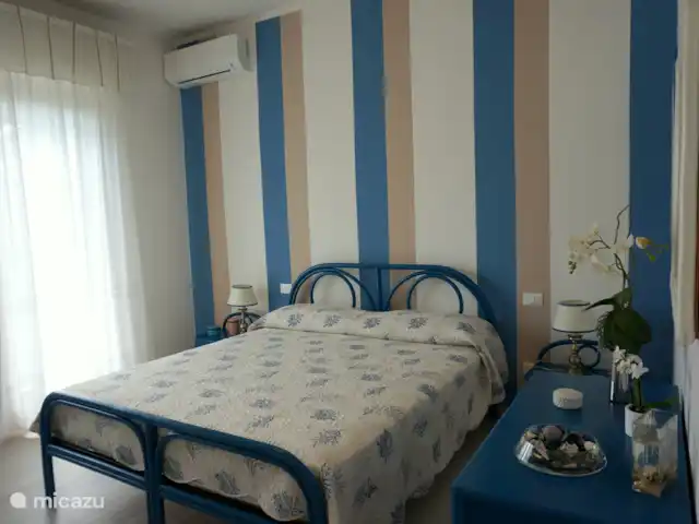 Villa Alcione a 350 mt de la playa en Italia, Toscana, Forte Dei Marmi - villa Habitación doble Blu con terraza y aire acondicionado