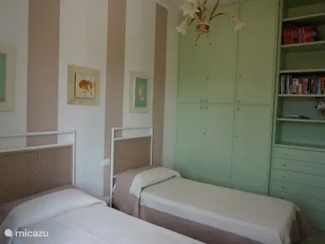 Villa Alcione a 350 mt de la playa en Italia, Toscana, Forte Dei Marmi - villa Dormitorio con 2 camas individuales con aire acondicionado