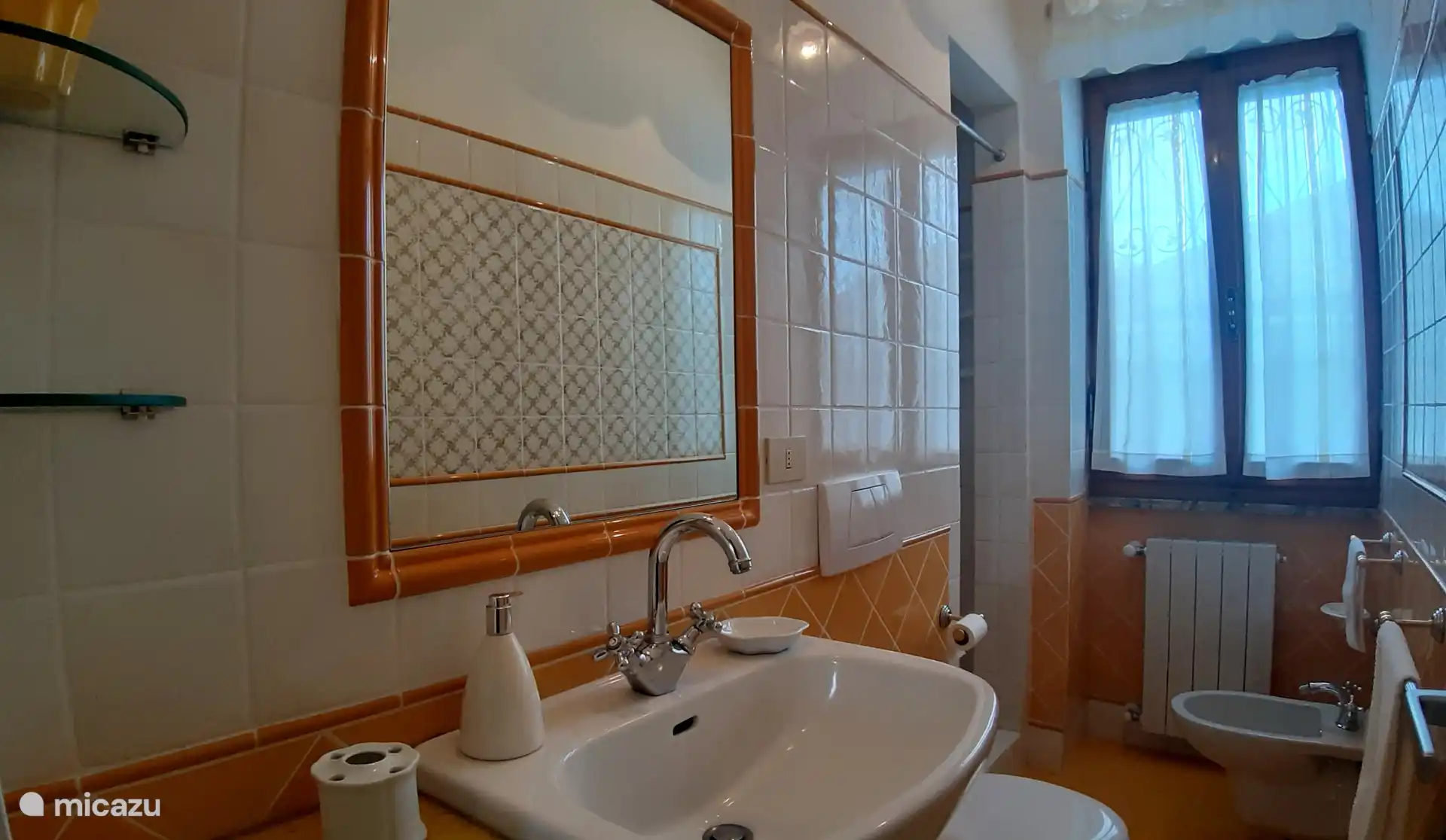 Badezimmer mit Dusche