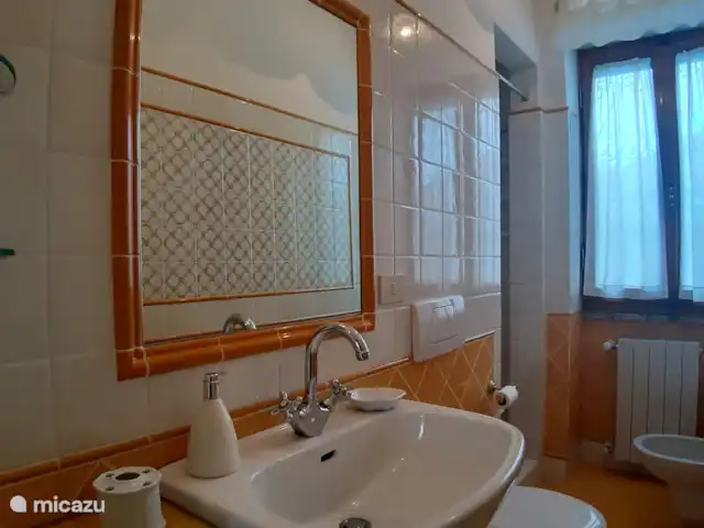 Villa Alcione a 350 mt de la playa en Italia, Toscana, Forte Dei Marmi - villa Cuarto de baño con ducha