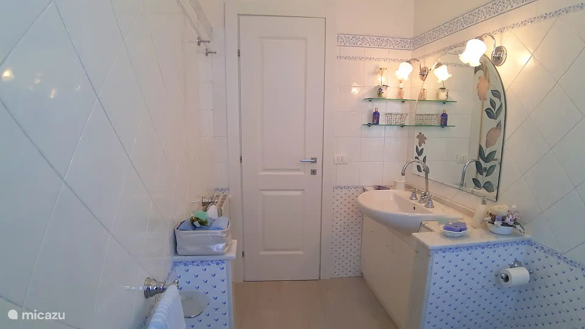 Badezimmer mit Badewanne