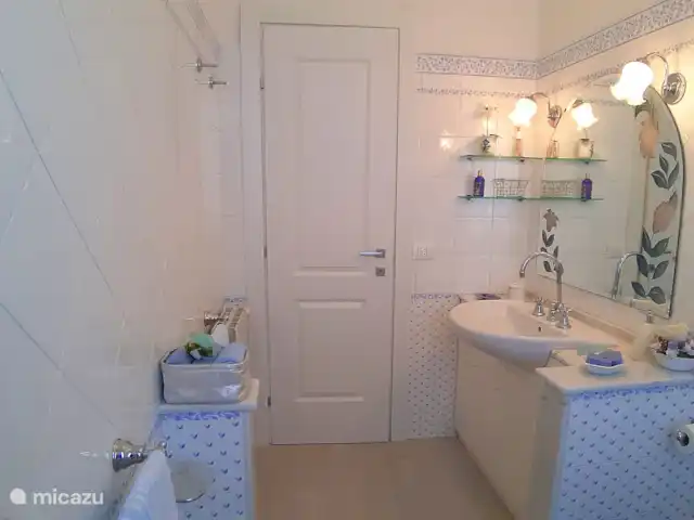 Villa Alcione a 350 mt de la playa en Italia, Toscana, Forte Dei Marmi - villa Cuarto de baño con bañera