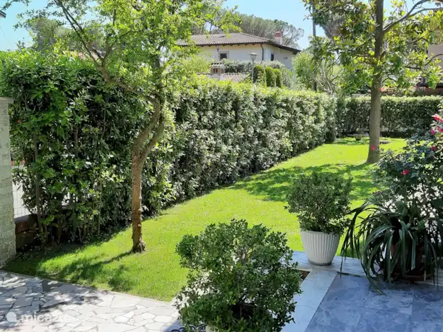 Villa Alcione a 350 mt de la playa en Italia, Toscana, Forte Dei Marmi - villa Entrada peatonal