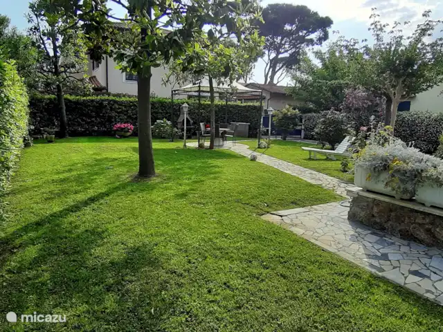 Villa Alcione a 350 mt de la playa en Italia, Toscana, Forte Dei Marmi - villa Jardín