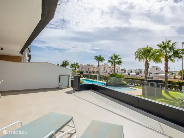 Casa Vayamuna | Espagne, Costa Blanca, Orihuela Costa - appartement Spacieuse terrasse orientée sud-ouest avec accès direct à la piscine.