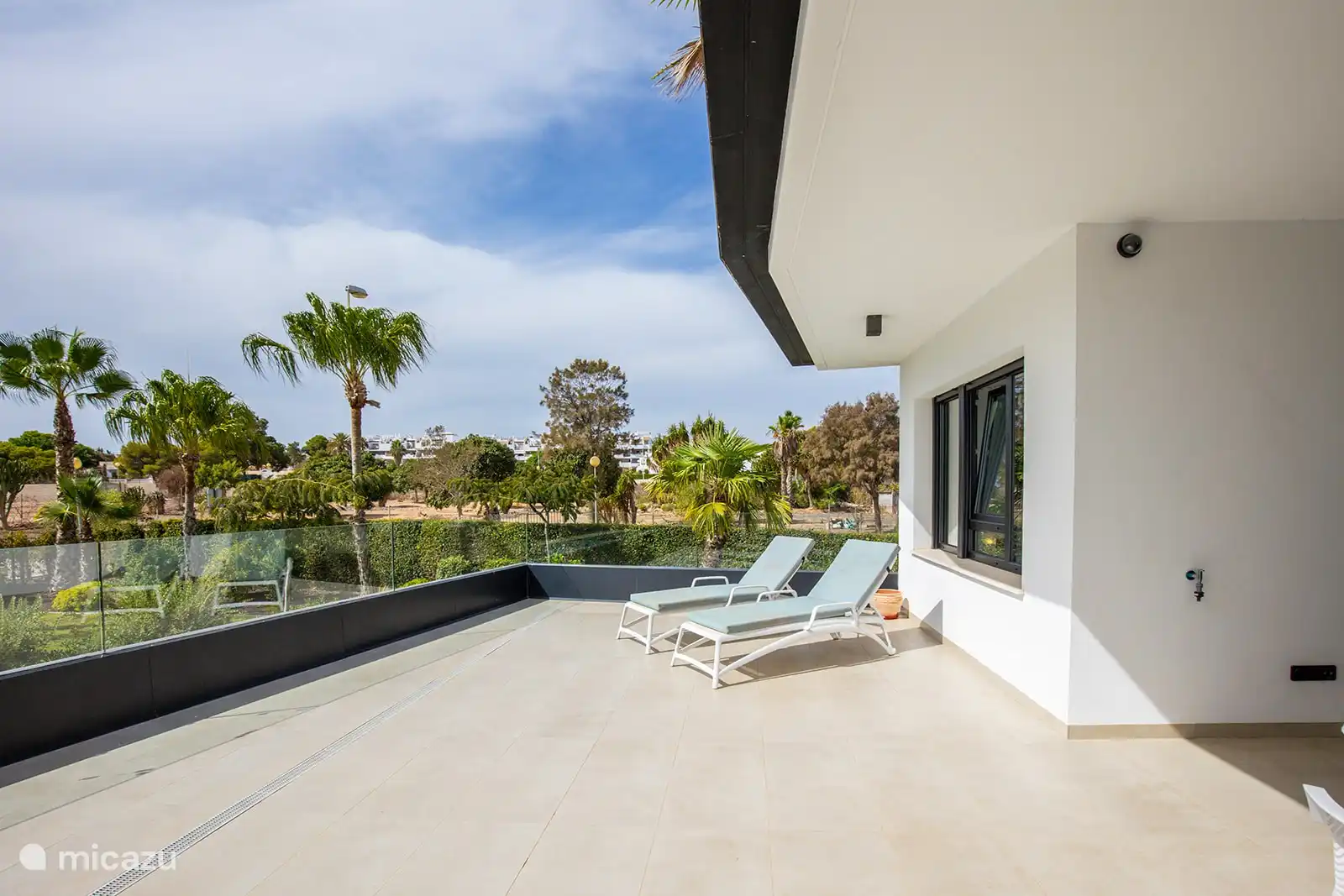 Großzügige Südwestterrasse