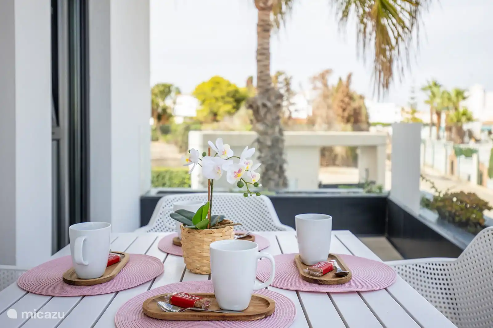 Kaffee in der Morgensonne