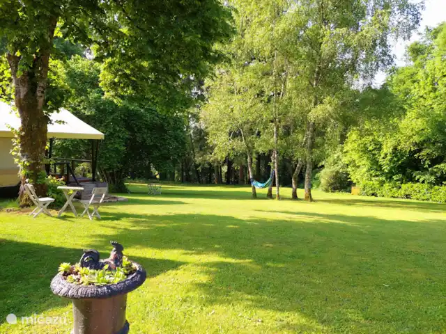 glamping / safaritent / yurt huren in Frankrijk, Charente, Rousinnes – safaritent Montizon tuin
