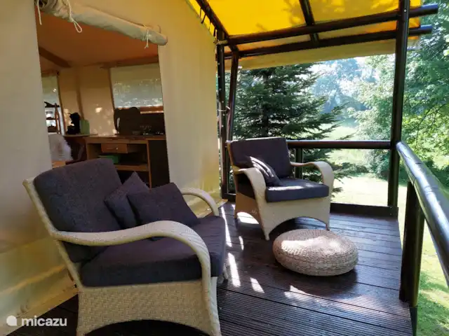 glamping / safaritent / yurt huren in Frankrijk, Charente, Rousinnes – safaritent Montizon balkon