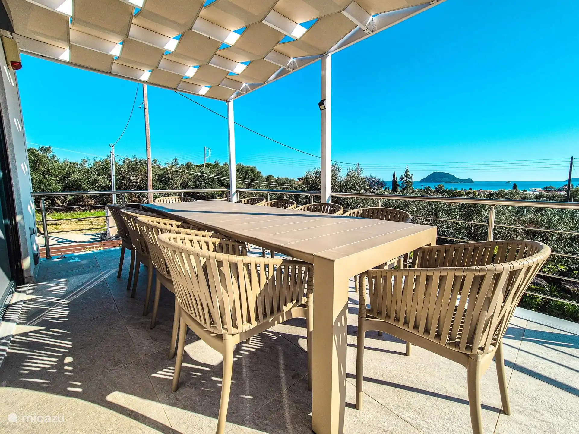 New garden furniture with beautiful view over turtle island.