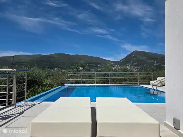 Villa Símera | Grèce, Zakynthos, Lythakia - villa Vue sur la vallée depuis la piscine à débordement