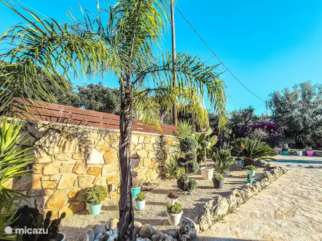 Villa Símera | Grèce, Zakynthos, Lythakia - villa Une petite partie du jardin magnifiquement aménagé.