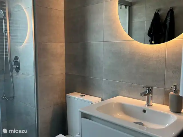 Location de Vacances Espagne, Murcia, Torre-Pacheco, appartement - Privé Salle de bain 2 avec douche à l’italienne à effet pluie et toilettes
