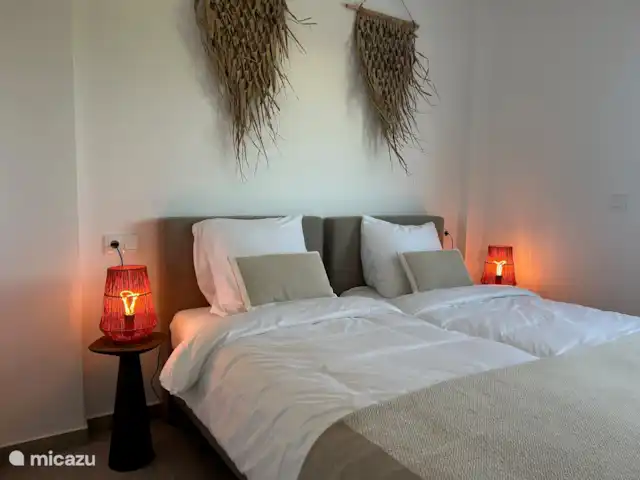 Location de Vacances Espagne, Murcia, Torre-Pacheco, appartement - Privé Chambre 1 avec salle de bain attenante avec placards et tiroirs