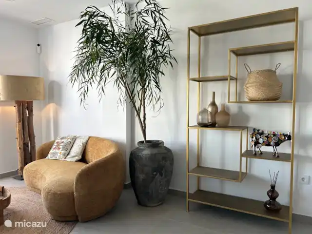 Location de Vacances Espagne, Murcia, Torre-Pacheco, appartement - Privé Salon avec cuisine ouverte et îlot avec accès à la terrasse du salon confortable.