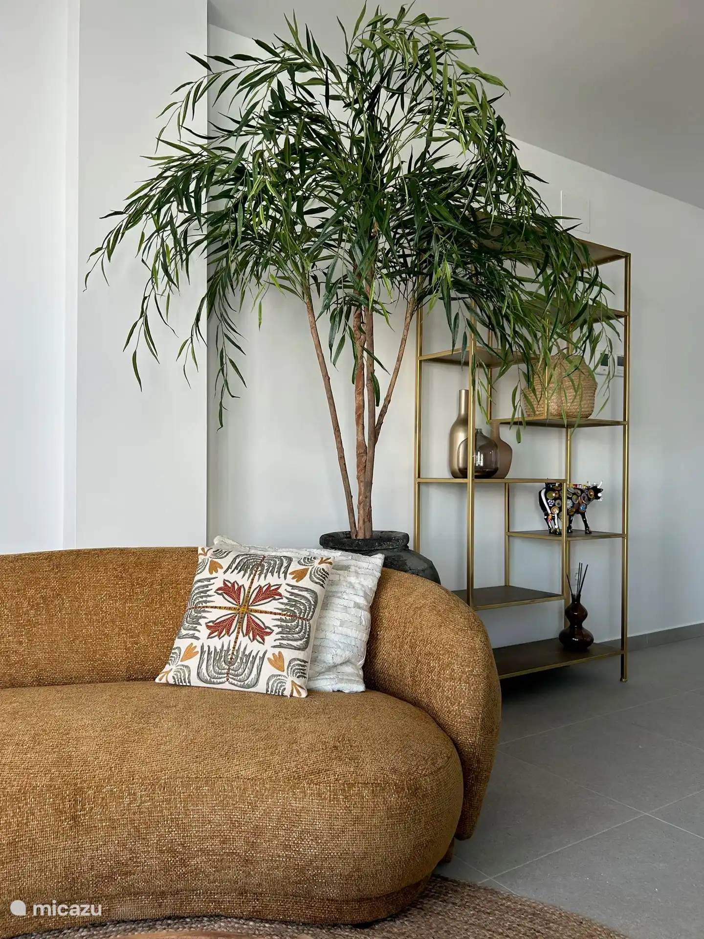 Salón comedor con cocina abierta e isla