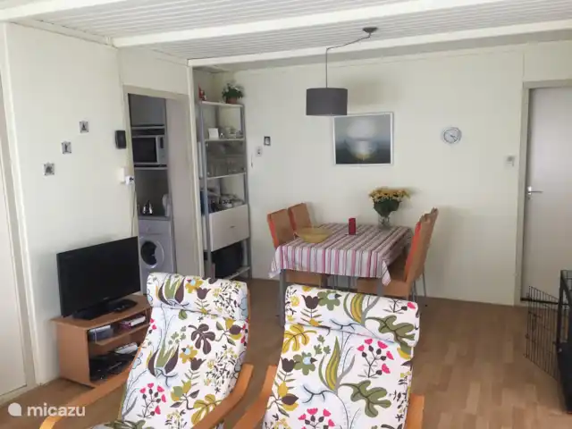 Den huren in Nederland, Zeeland, Renesse - vakantiehuis Woonkamer met eethoek