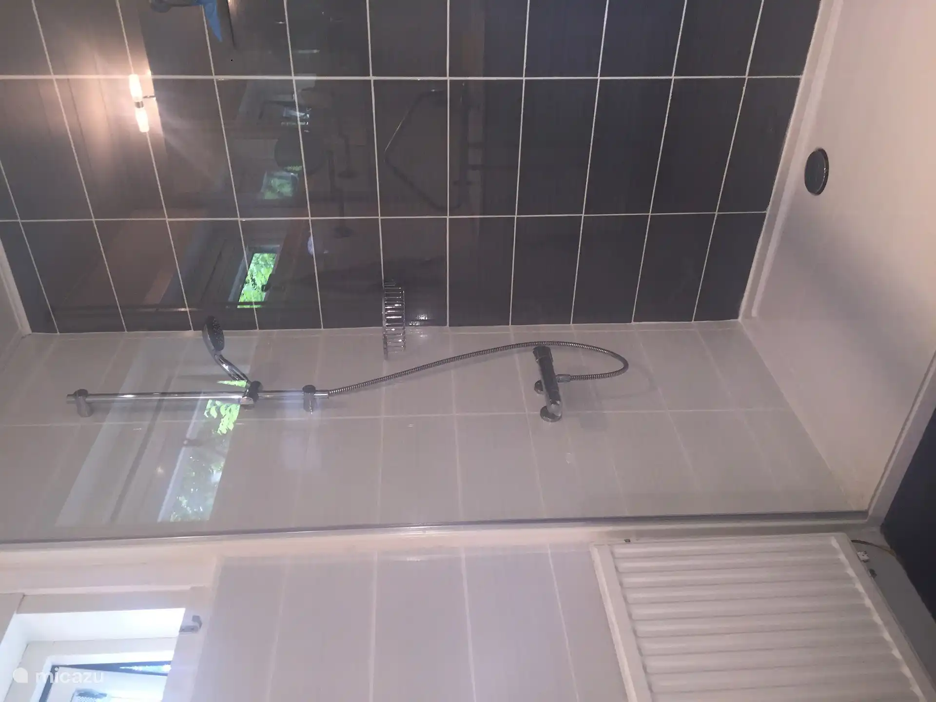 Badezimmer mit begehbarer Dusche