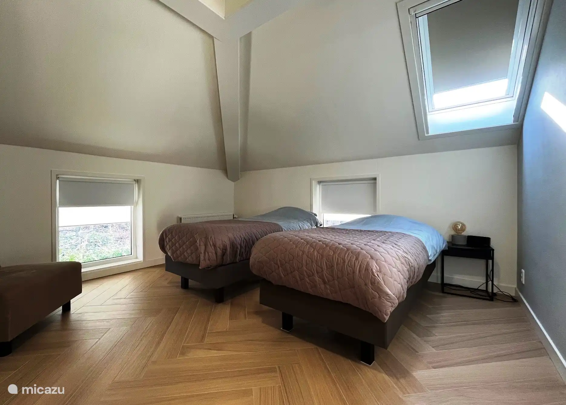 Geräumiges Schlafzimmer mit 2 Einzelbetten