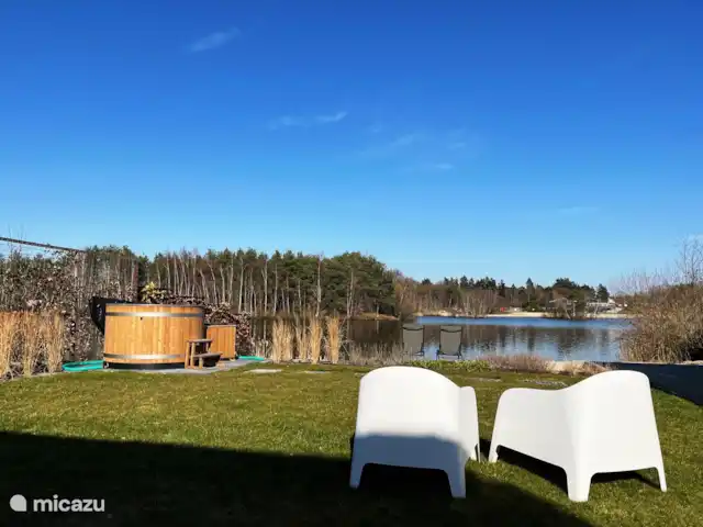 Crécerelle | Pays-Bas, Overijssel, Sibculo - maison de vacances Grand jardin à l’arrière de la maison avec accès direct au lac. Avec une plage privée et un bain à remous.