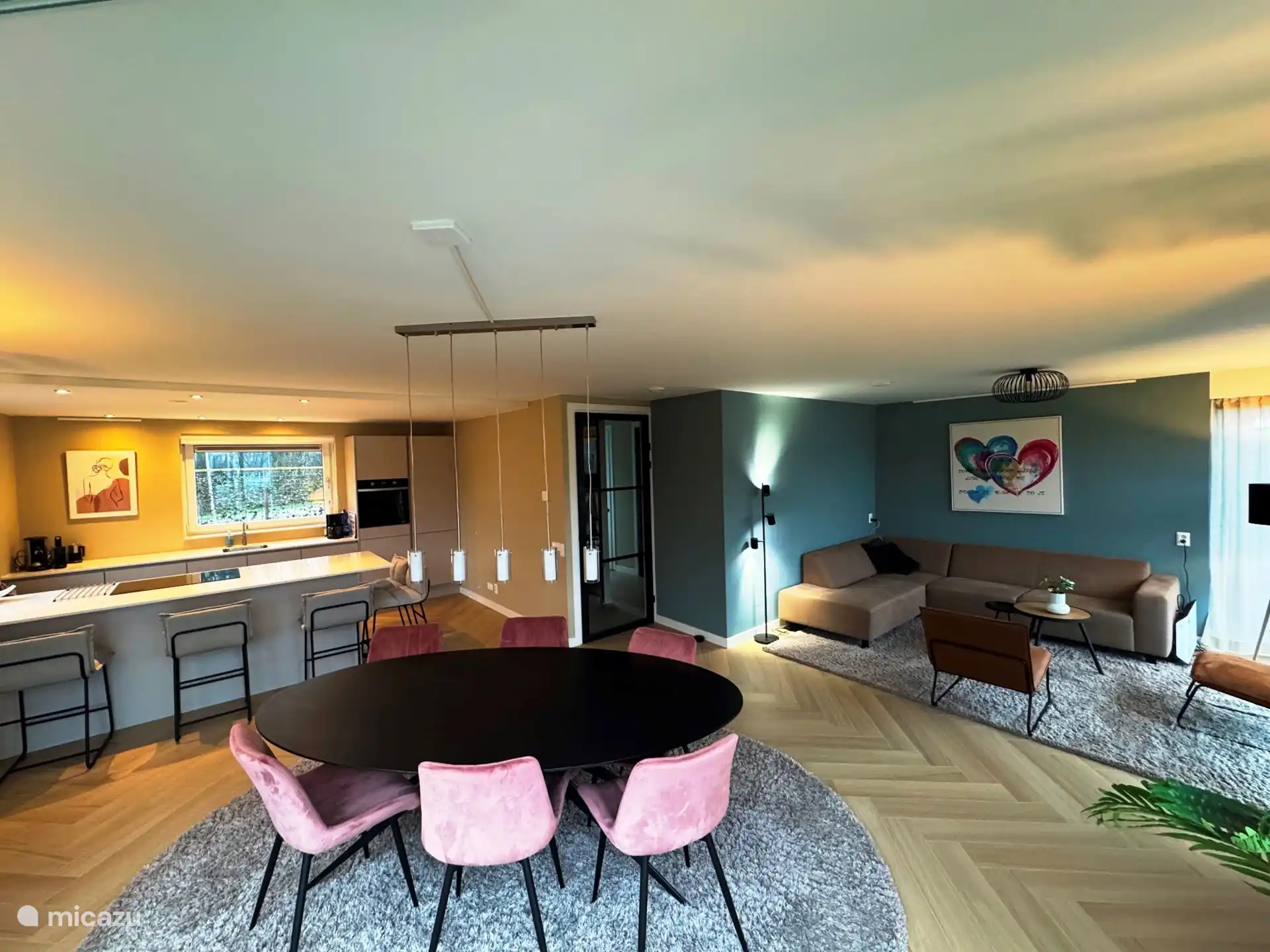 Essbereich mit offener Küche