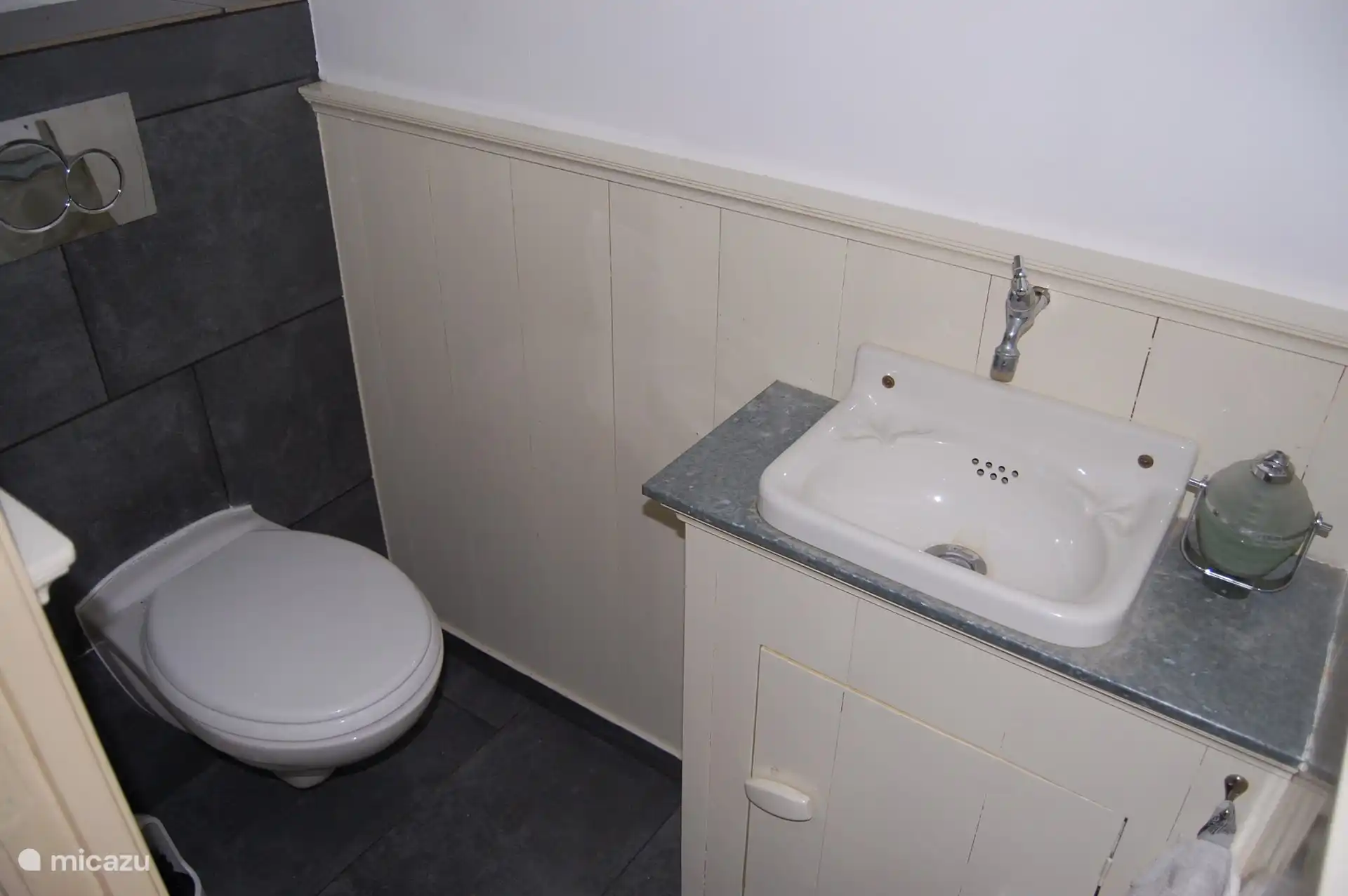 Toilette im Erdgeschoss