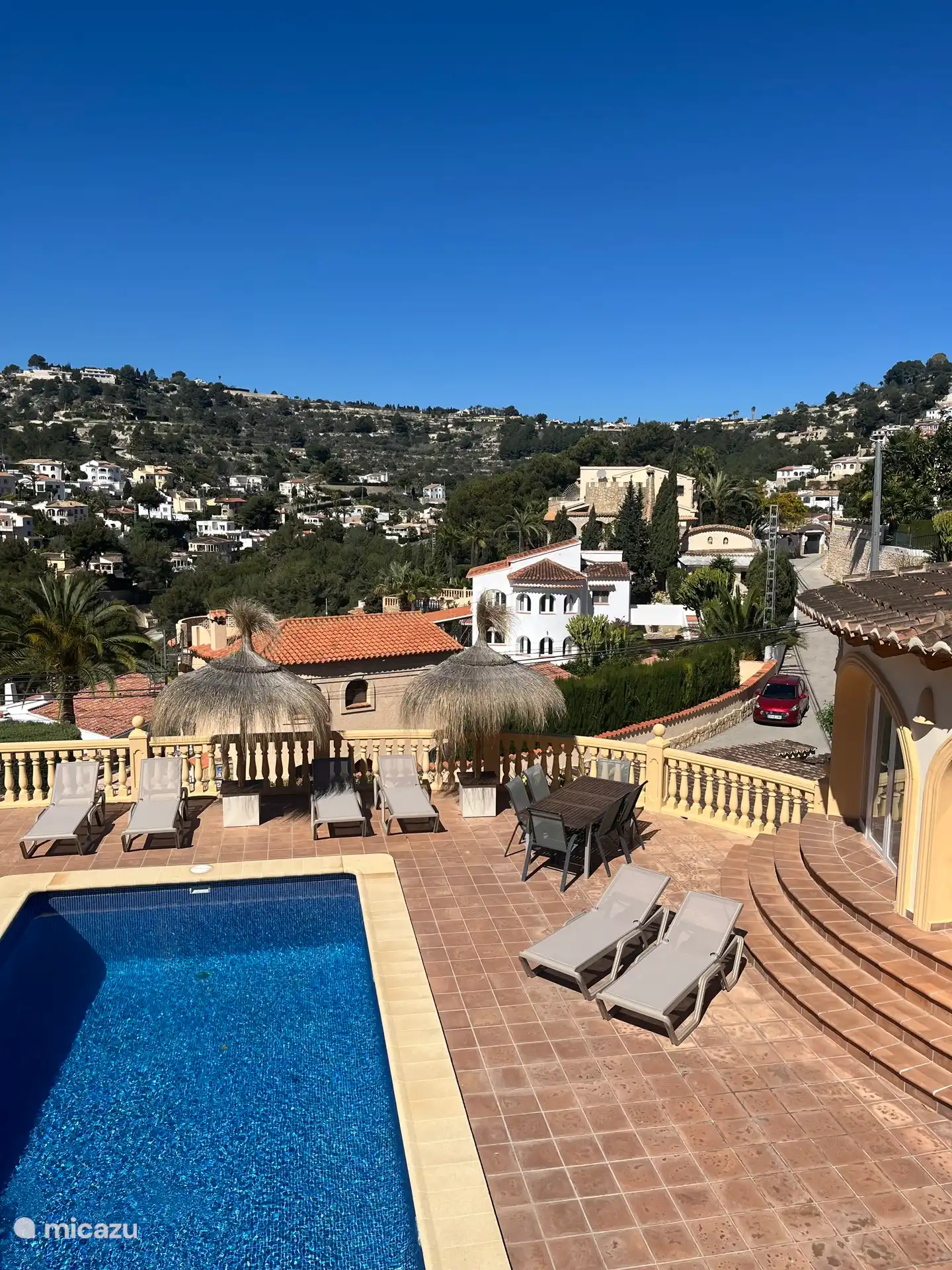 La piscina de Terra con vistas 